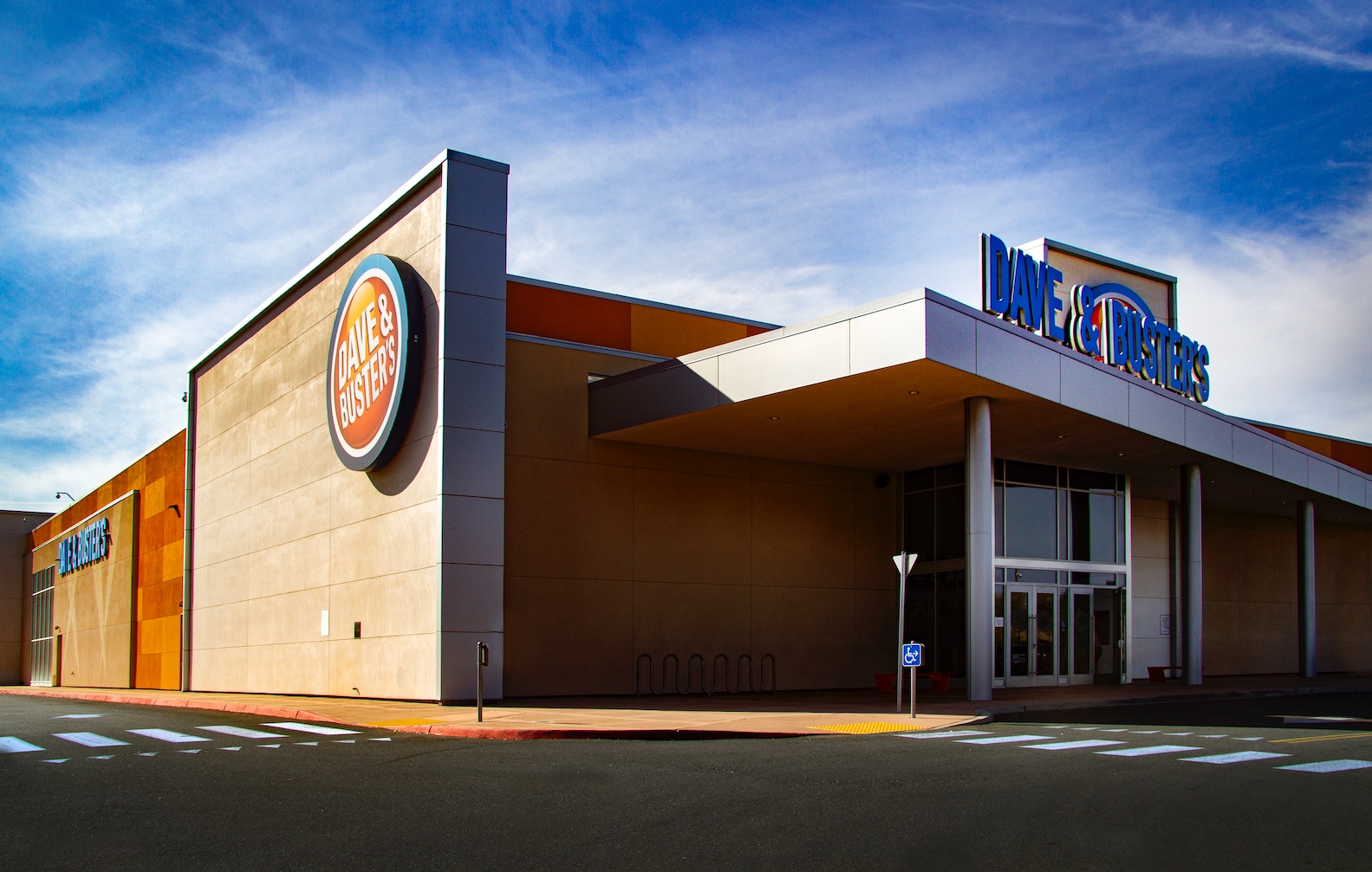 Dave & Buster's — Entertainment & restaurant build-out